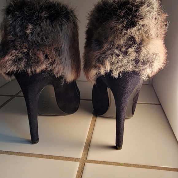 Via Spiga, Shoes,booties, black with fur, size 7M - Picture 4 of 5